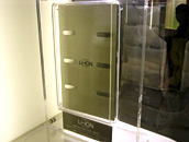 【写真】コンパクトリチウムイオン電池