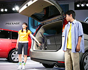 【写真】子どもたちがシートアレンジを実演